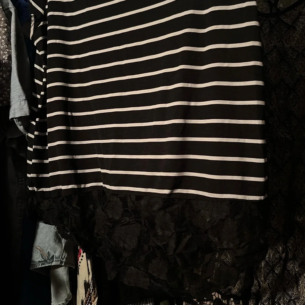 Suzy Shier Black and White Striped Tee lace bottom - Picture 3 of 4